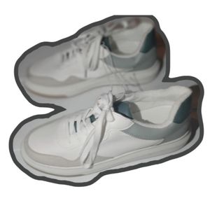 chunky sneakers universal thread